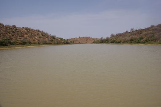 写真17．満水状態のダム湖の様子
